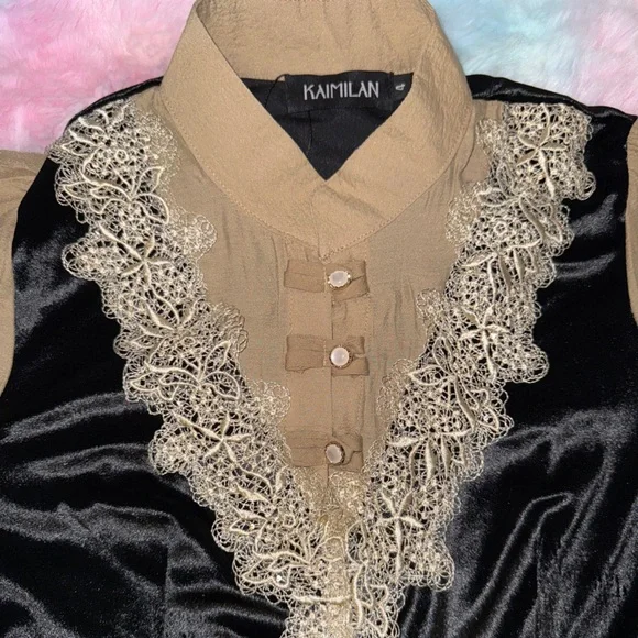 NWT KAIMILAN Chic Velvet Dress with Beige Accents - Picture 10 of 15